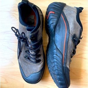 Clarks Waterproof mens shoes. Size 8